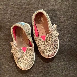 Baby girls Toms 😍